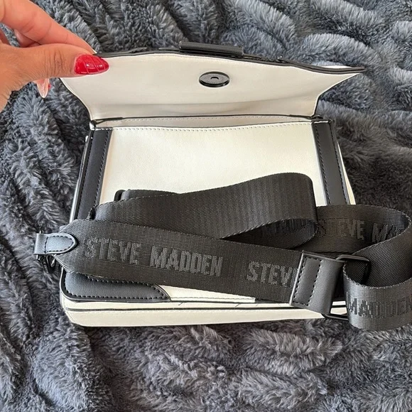 Steve Madden BDALI Black and White Satchel Mesh Faux-Leather  Crossbody NWOT - Picture 4 of 4
